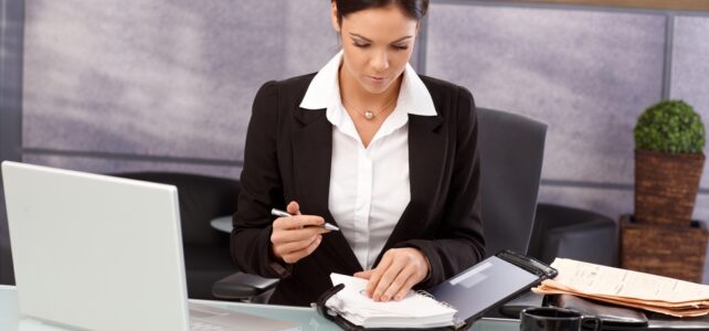 Best 6 Benefits of Link Building On page SEO marketing consultant working at desk